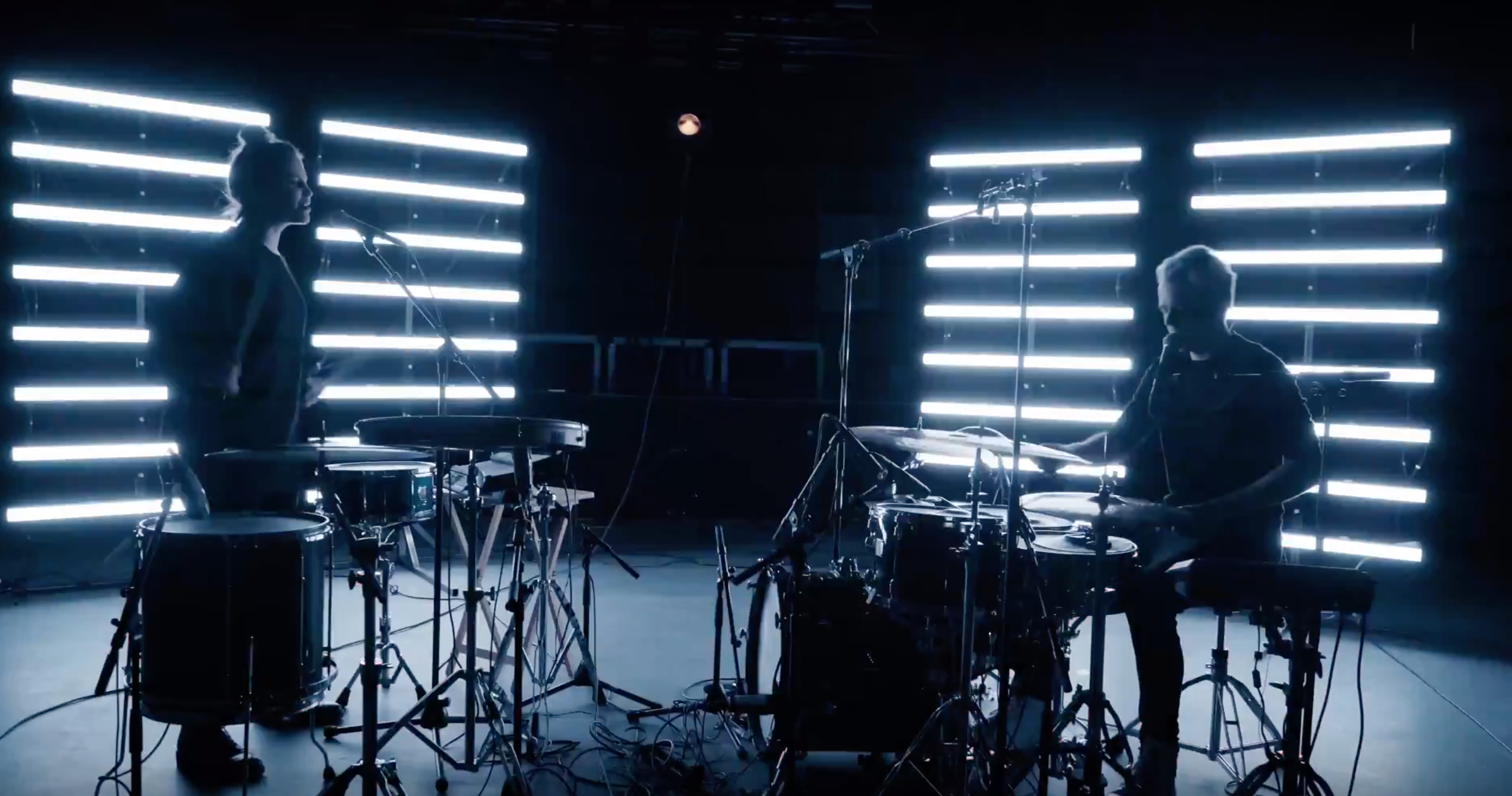 Each Sun Casts a Shadow (Live-Video)