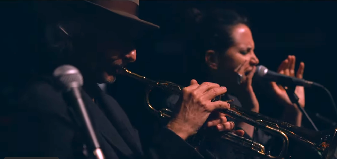 Each Sun Casts a Shadow (Live-Video)